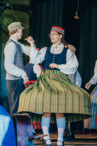 FOTO: Kāds prieks viņu sejās! Saulkrastos aizvadīti Bērnu un jauniešu folkloras svētki "Pulkā eimu, pulkā teku"