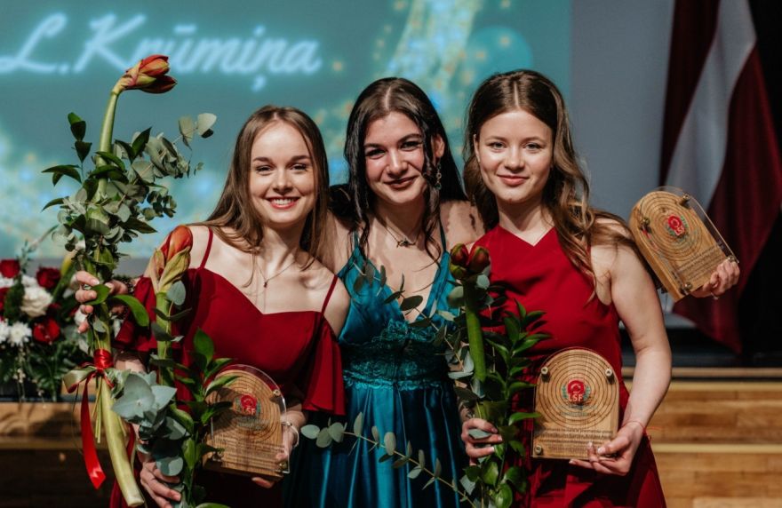 Ādažu novada pārstāve saņem divas balvas Latvijas Šaušanas federācijas "Gada laureātā"