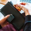 Attēls rakstam: Aptauja: Arvien vairāk bērnu sāk lietot maksājumu kartes pirms 10 gadu vecuma