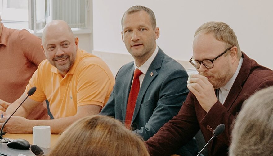 Ārkārtas sēdē ievēlēta jauna Ādažu novada Attīstības komitejas vadība