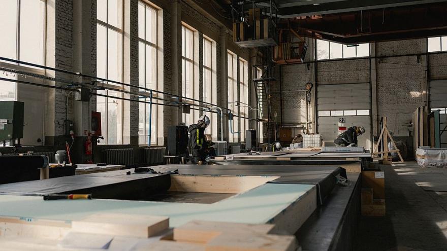 Attēls rakstam: Ātrākai, ērtākai, efektīvākai siltināšanai. Koka paneļu tehnoloģija daudzdzīvokļu mājām