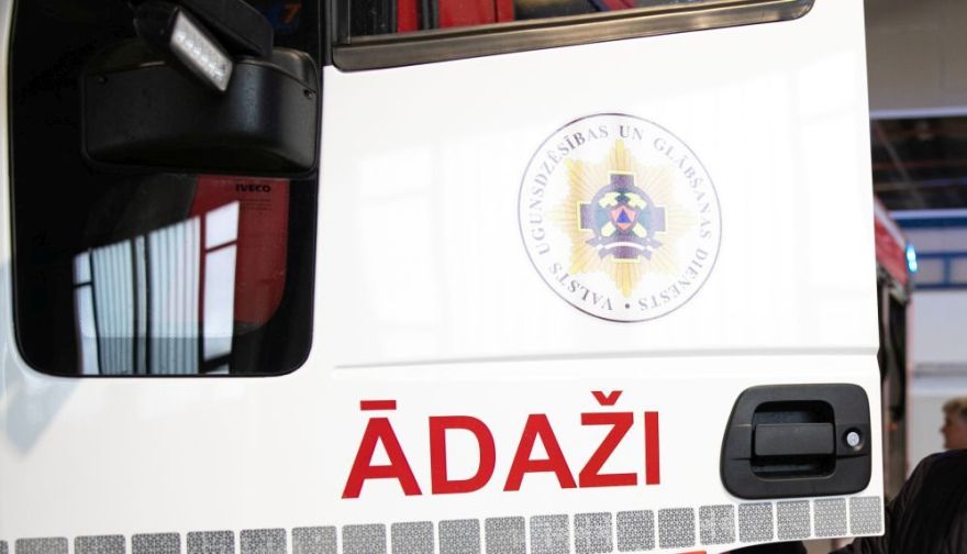 Ēdiens, atkritumu kaudze, kravas automašīna un šķūnis. Par ko Pierīgā parūpējušies ugunsdzēsēji