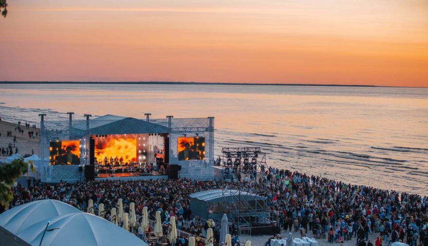 Iegriez vasaru Jūrmalā! Saulriets, koncerti un dejas līdz naktij