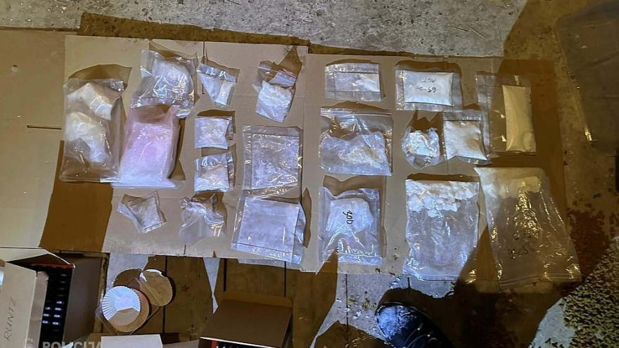 Attēls rakstam: Pierīgā aizturēti trīs vīrieši par narkotisko vielu izgatavošanu un realizāciju lielā apmērā