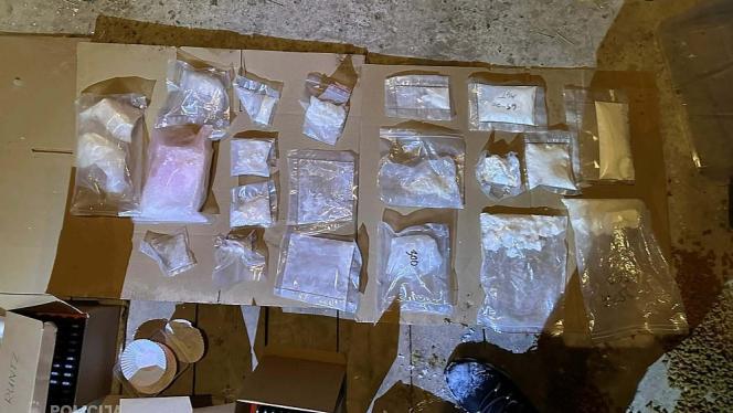 Attēls rakstam: Pierīgā aizturēti trīs vīrieši par narkotisko vielu izgatavošanu un realizāciju lielā apmērā