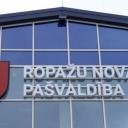 Attēls rakstam: Portāls Pietiek.com pauž bažas par kādu Ropažu novada domes amatpersonu - kāpēc tieši šāds cilvēks?