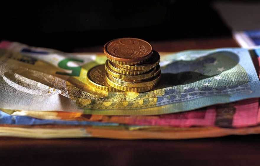 Vecuma pensijas vidējais apmērs piecu gadu laikā Latvijā pieaudzis par 56,8%