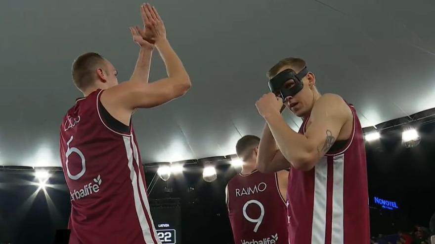 Attēls rakstam: VIDEO: Mieža tālmetiens atnes Latvijas 3x3 basketbolistiem pirmo uzvaru Pasaules kausā