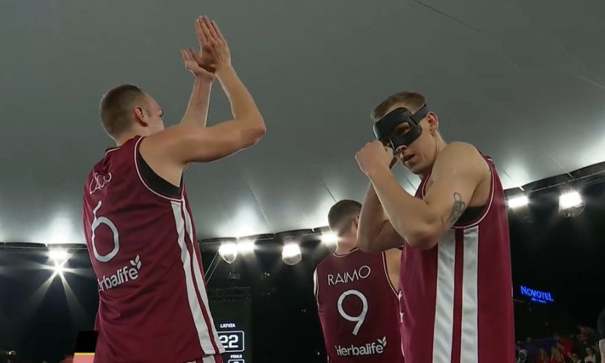 VIDEO: Mieža tālmetiens atnes Latvijas 3x3 basketbolistiem pirmo uzvaru Pasaules kausā